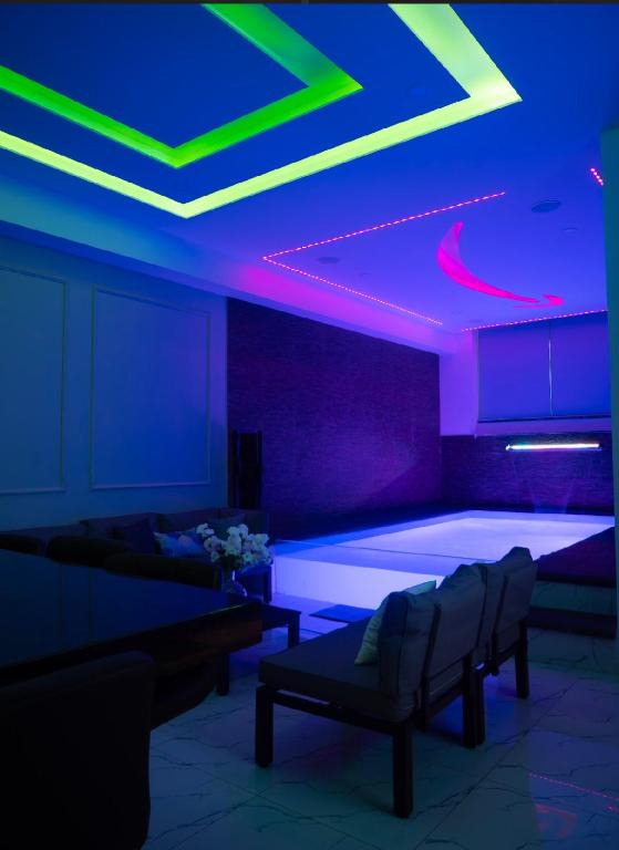 Top-Level Pool - Bed and Breakfast Praia