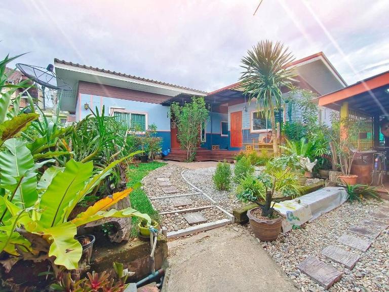 We Home Guesthouse - Bed and Breakfast Ban Pa Bong