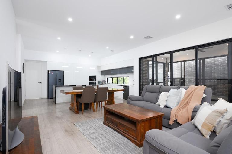 Large Family 4B2B entire house free parking - B&B Campbelltown