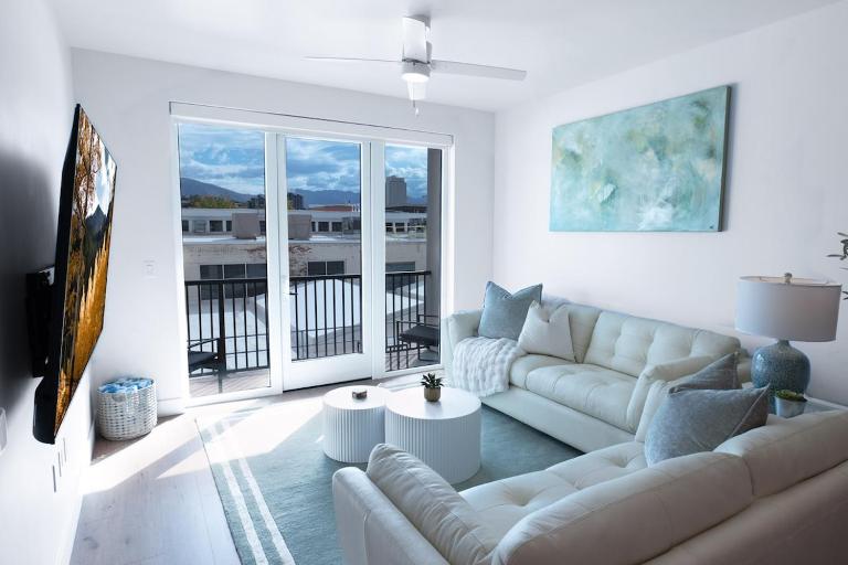 Deluxe 1BR 1BA Stunning Amenities-Pool, Htub, Gym - B&B Salt Lake City
