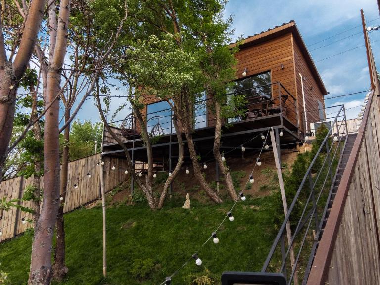Secluded Cabins with Mountain & Sunset Views - B&B Almaty