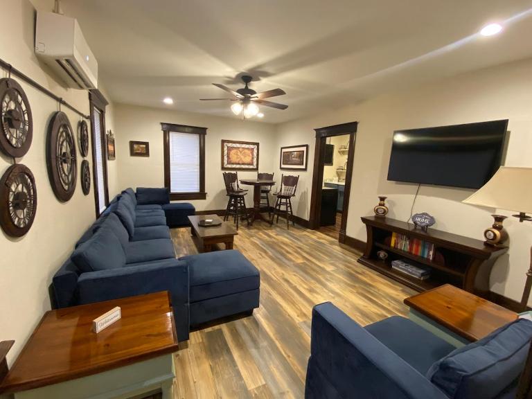 Rock Island Hideaway - Bed and Breakfast Owensville