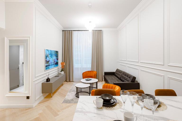 Elegant Apartment with Sauna, Town Hall Square, Old Town - B&B Tallin