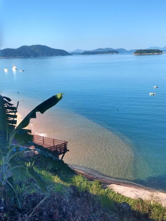 Casa na rua da Praia Vermelha, 2 minutos andando - Bed and Breakfast Angra dos Reis