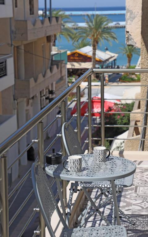 Cosy apartment next to sea - B&B Sitia