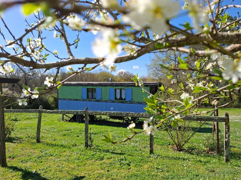 Roulotte Fleur des Champs - B&B Sigalens