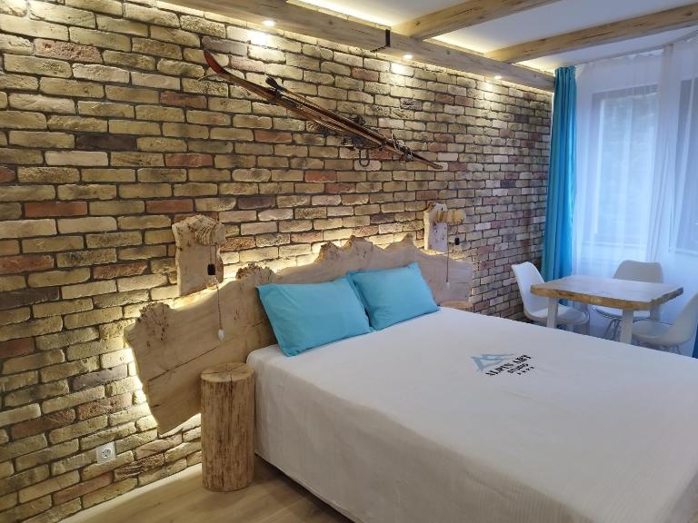Alpin Art Studio in Hotel Iceberg - Free Pool, Sauna and Fitness - B&B Borovets