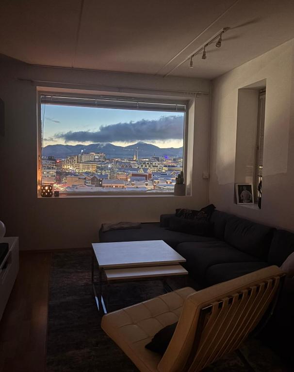 Stylish City Apartment with Panoramic Views - Ferienwohnung Tromsø