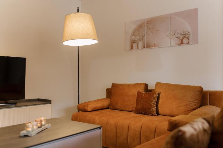 Spacious 1BR Designer Apartment in Sloboština - Chambres d'hôtes Zagreb