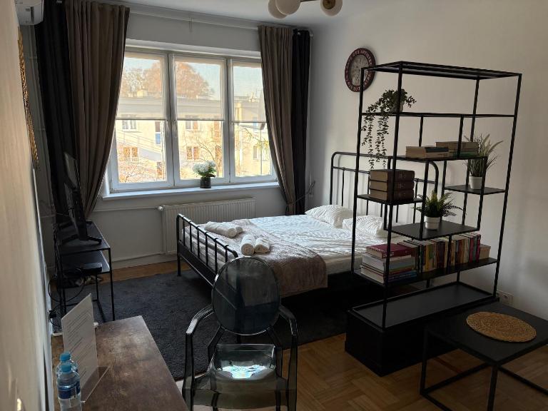Apartament Paryska - Ferienwohnung Warschau