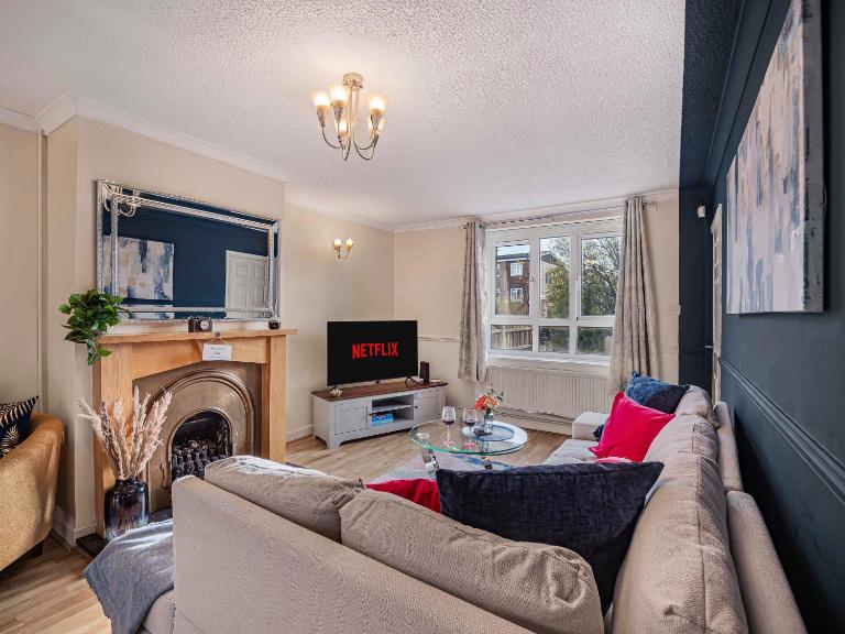Contractor ready Homes Secure Parking - B&B Middleton