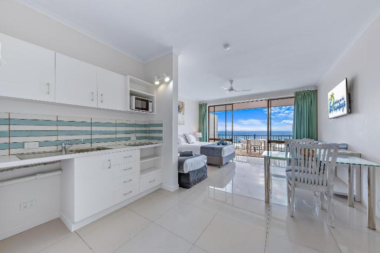 Central Ocean View Studio 27a KIDS STAY FREE - B&B Airlie Beach