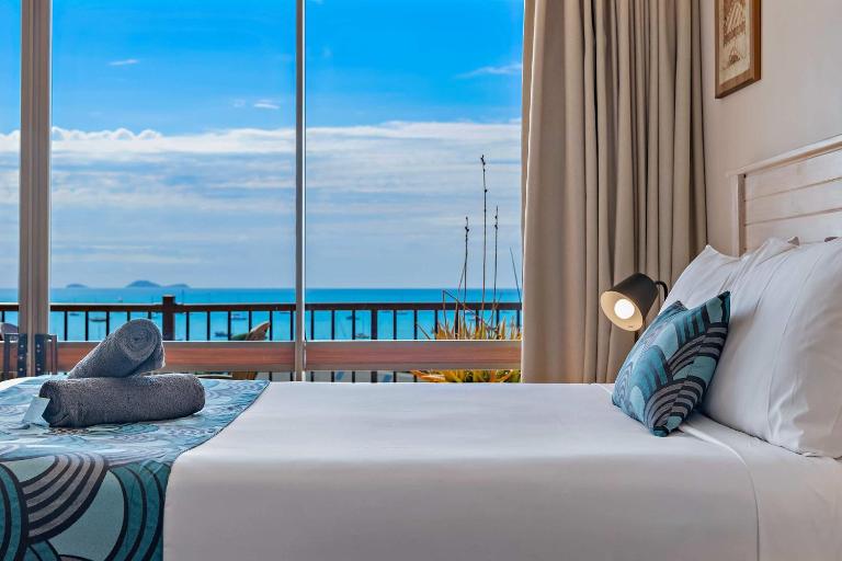OCEAN VIEWS 10A - B&B Airlie Beach