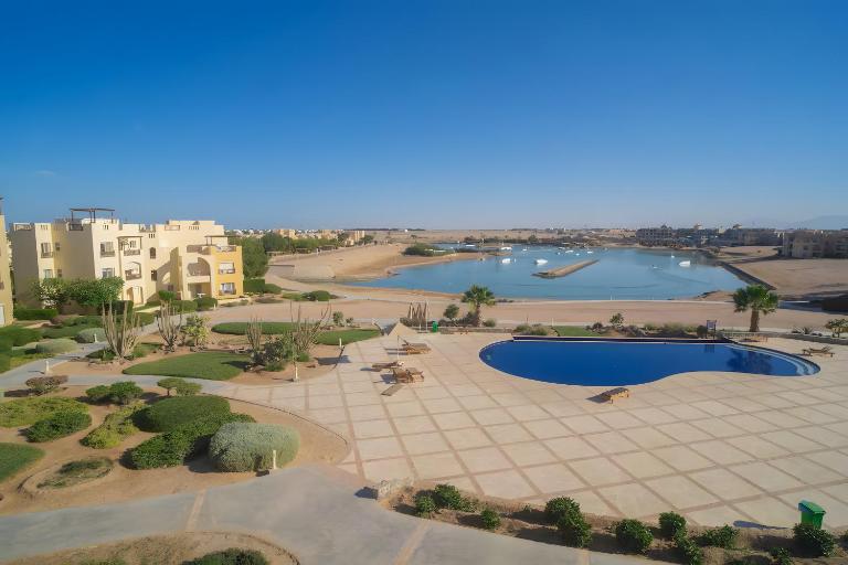 Stunning 4BD Apartment Lagoon View-Gouna - B&B Hurghada