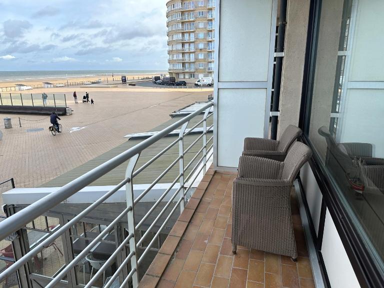 BEL AIR HOLIDAY - Spacious Apartment with Stunning Sea View and Terrace T15 - Ferienwohnung Ostende