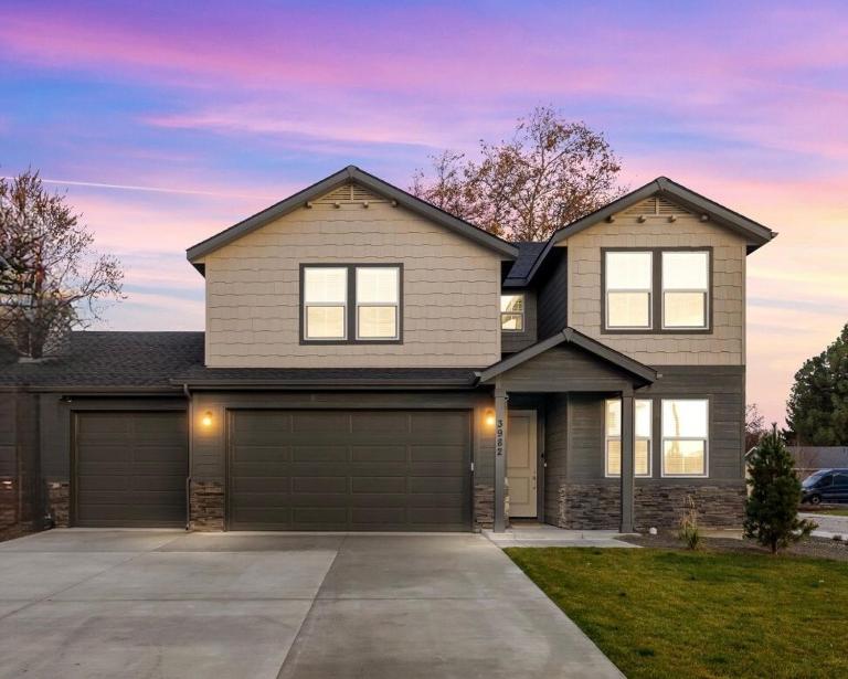 Creswell lane! Where luxury meets entertainment! - B&B Boise