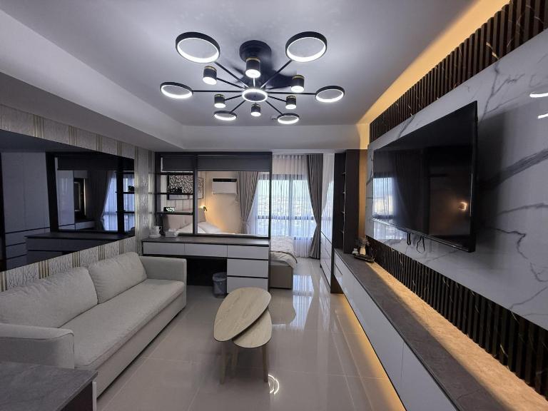 Murji Suites in 34th Floor at JTower Residences - B&B Mandaue City