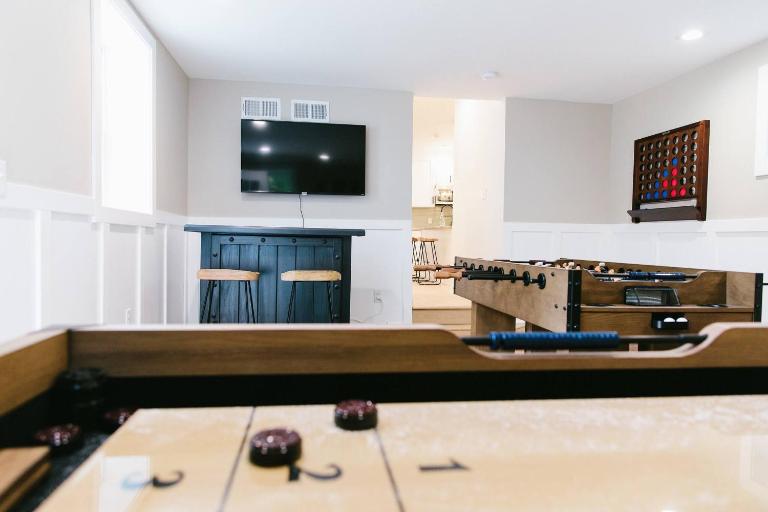 Newly Renovated! Beautiful home with game room. - Chambres d'hôtes Kansas City