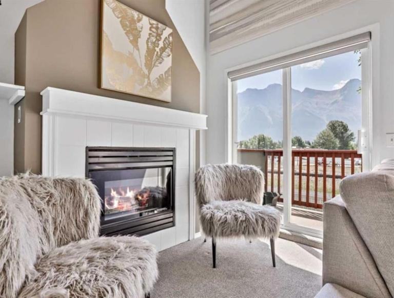 Rockies 3BR Townhome w Stunning Views Near DT - B&B Canmore