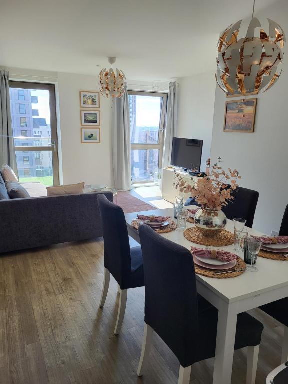 Top floor 2 Bed Apartment One min from Wembley Stadium - B&B Londra