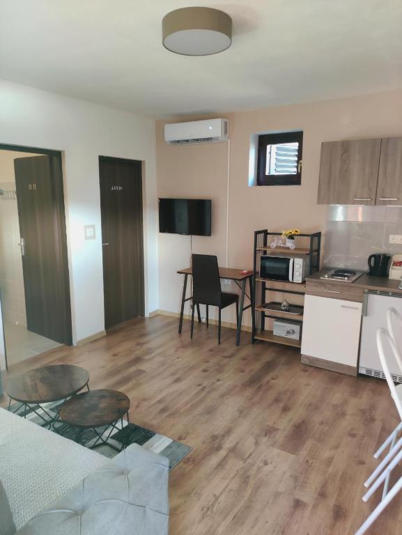Apartman LIPA-Lipovac Bajakovo! Parking,Wi-Fi - Bed and Breakfast Lipovac