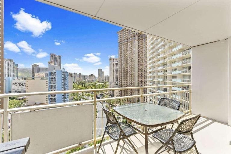 Ilikai 1407 - B&B Honolulu