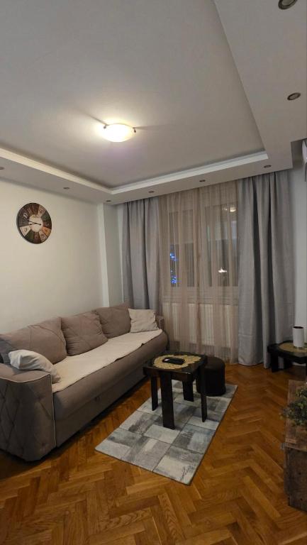 Stan na dan Alexa sa free parkingom - B&B Novi Sad
