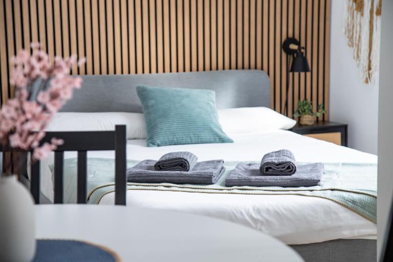 StayCampNou Studio with Balcony - B&B L'Hospitalet de Llobregat