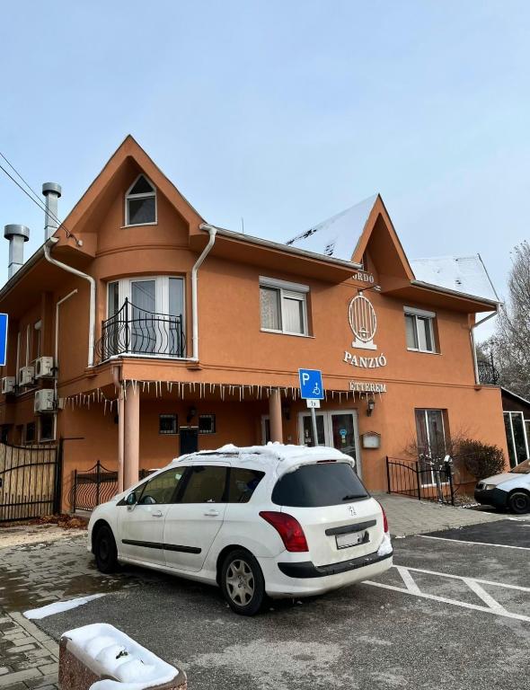 4 Hordó - Panzió és Étterem - Ferienwohnung Komorn