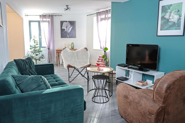 Les Gîtes de Laure - L'Or Vert, Appartement avec Vue sur le Château, Parking Privé, Climatisation, à 160 m de la Cité Médiévale - B&B Carcassonne