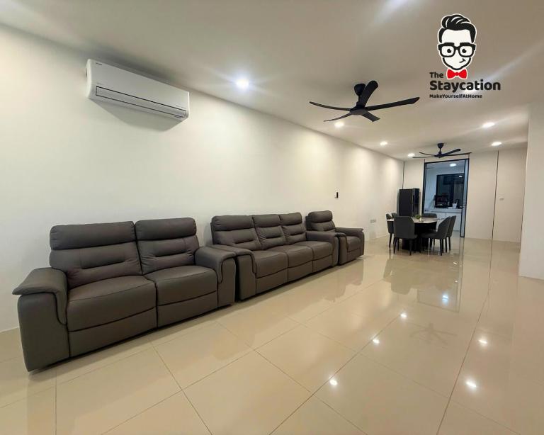 Staycation Homestay 80 Stutong Baru near Aeroville - B&B Kuching
