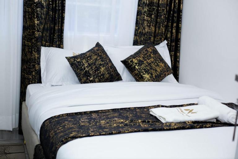 Whispering Palms Studio- Inside kunste Hotel - B&B Nakuru