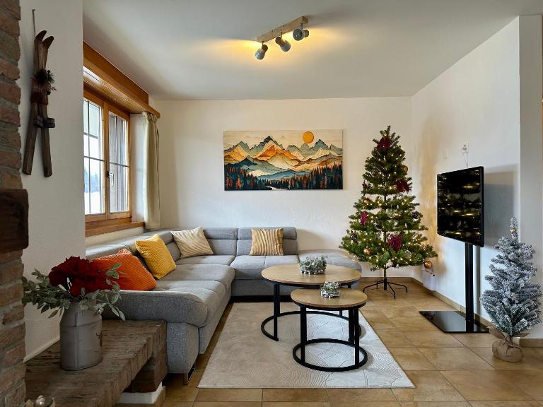 Apartment with Balcony & Mountain View - B&B Küblis