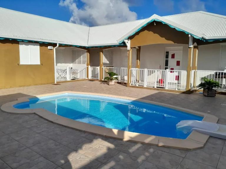Bel appartement à Saint-François avec piscine 70 m², 4 personnes - Chambres d'hôtes Saint-François