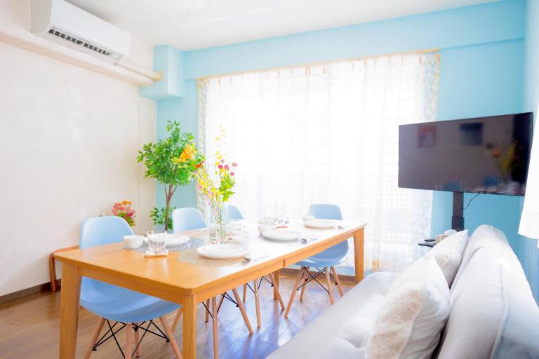 MIKO'S HOUSE SETAGAYA, Peaceful Tokyo Home Near Shinjuku, Experience Authentic Local Living, Lucky Cat Temple, Super Market 東京の家 新宿10分 隠れ家カフェ 豪徳寺 - B&B Tokyo