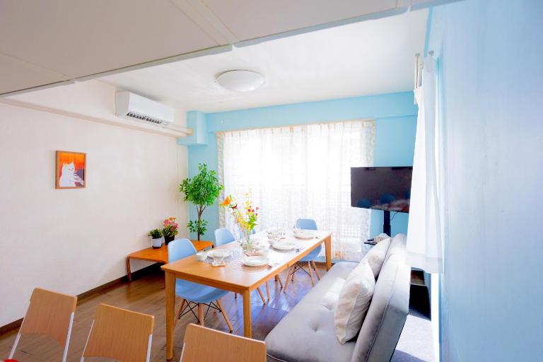 MIKO'S HOUSE SETAGAYA, Peaceful Tokyo Home Near Shinjuku, Experience Authentic Local Living, Lucky Cat Temple, Super Market 東京の家 新宿10分 隠れ家カフェ 豪徳寺 - Chambres d'hôtes Tokyo