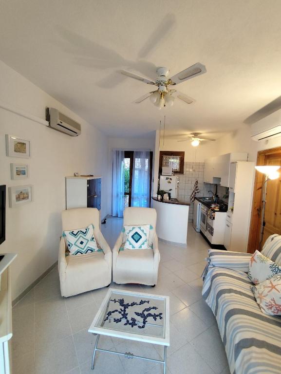 Anna, trilocale a Budoni con splendida vista mare - B&B Budoni