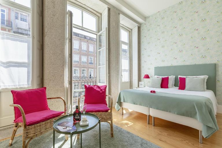 Charming Balcony Apartment in Historic Ribeira - Inside Porto Apartments "Mouzinho" - B&B Porto