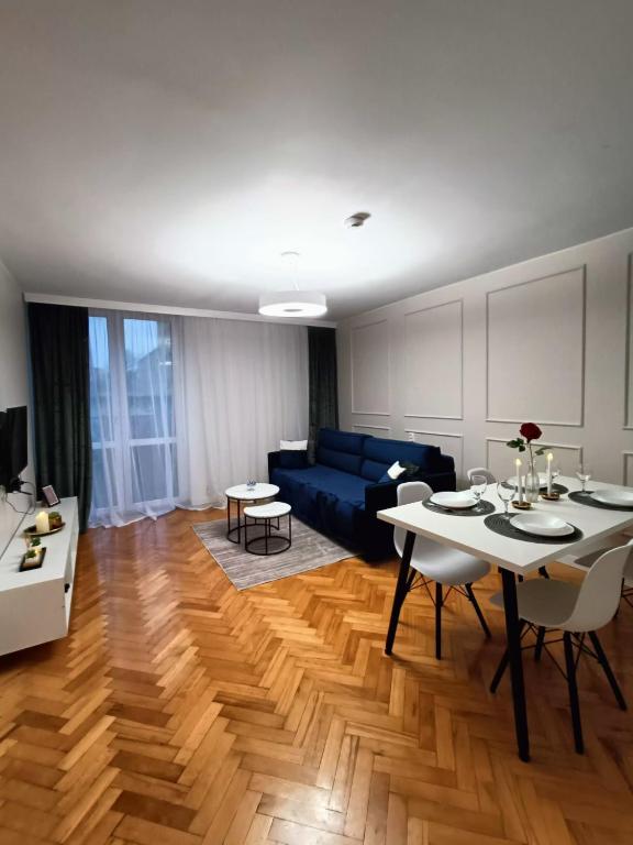 Apartament Aksamitny - B&B Toruń