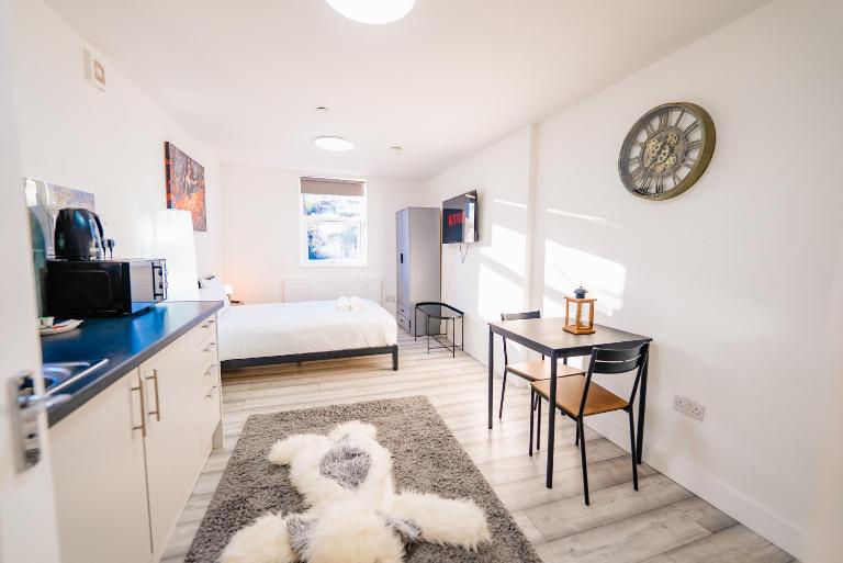 Cozy Cardiff Studio - City Center Gem with Patio - Ferienwohnung Cardiff