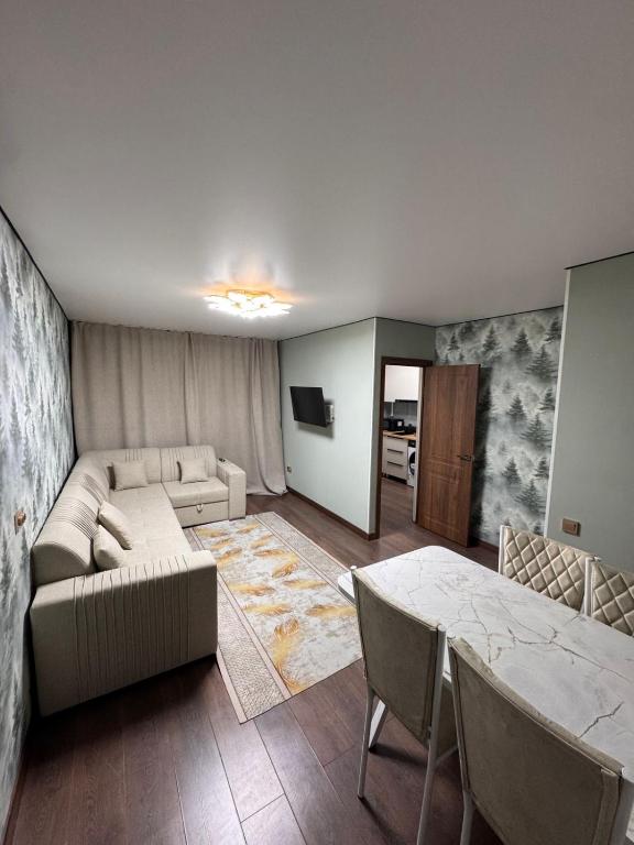 3-х комнатная квартира Аэропорт - B&B Almatý
