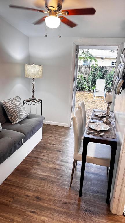 Private Suite Apartment 3 Miles to the Beach - B&B Pompano Beach