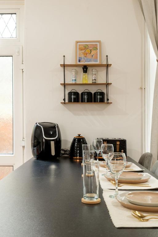 Cozy Mumbles Getaway with Garden - Walk to Coastal Paths - B&B Mumbles