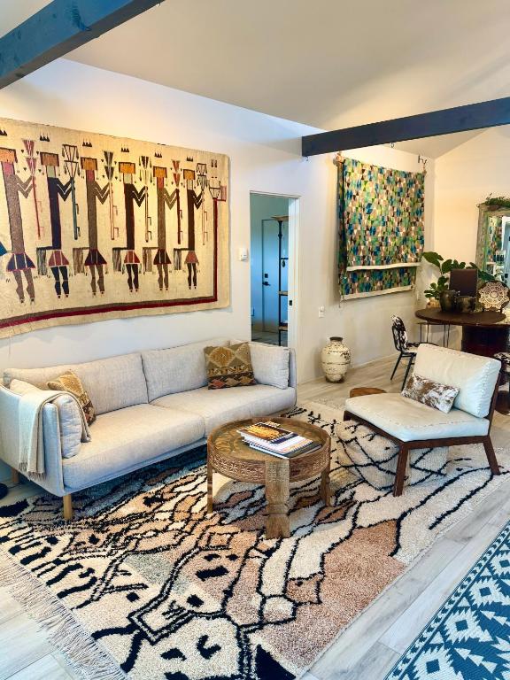 Santa Fe Modern FARMHOUSE 1 ACRE PRIVATE RD SOAKING ROOM 3 min Canyon rd - Chambres d'hôtes Santa Fe