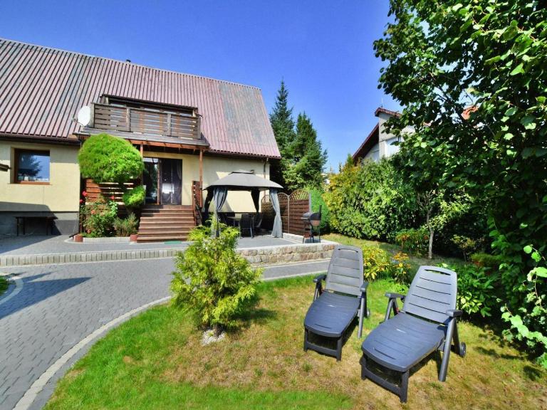Comfortable holiday home with a garden, Kolobrzeg - B&B Kołobrzeg