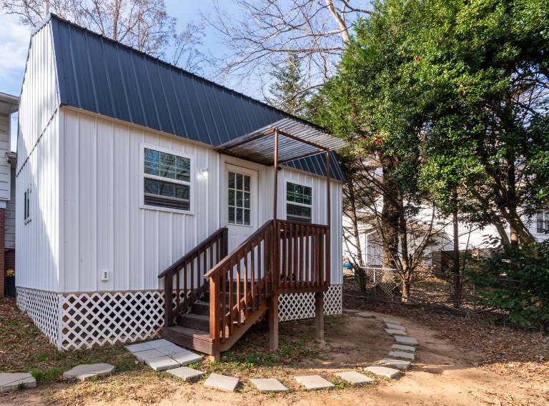 Tiny house with smart bidet and water purify-system - B&B Gastonia