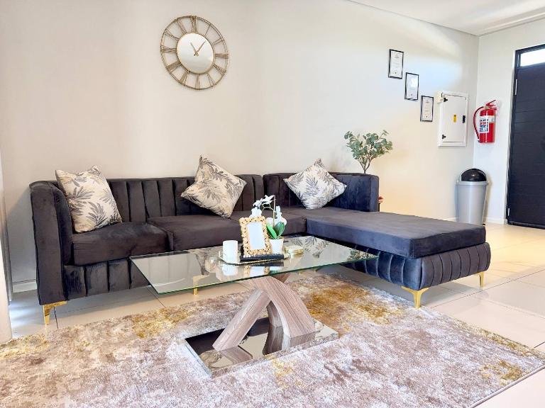 Jazlyn KJG CBD Balcony & Aircon Loft at 51 on Lazarett - B&B Windhoek