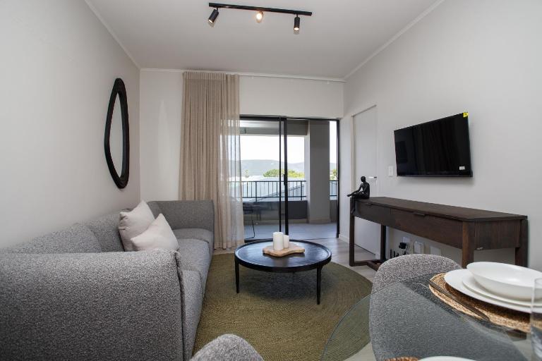 303 Seahorse - Premium 2 Bedroom Apt with Pool & Parking - Chambres d'hôtes Knysna
