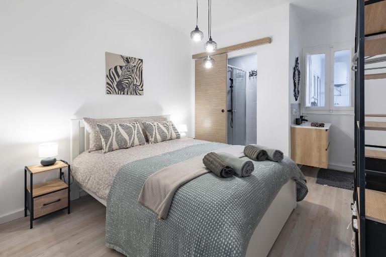 Valencia Designer Apartment next to metro - B&B Paterna