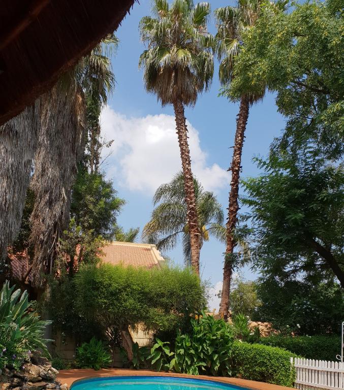 "O Sole Mio" Garden apartment in Bedfordview 12 minutes from OR Tambo International Airport - B&B Bedfordview